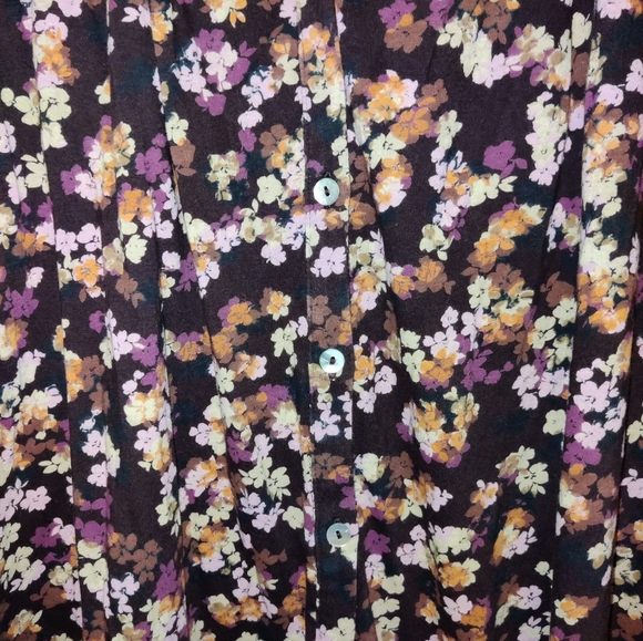 Floral button down top - Picture 3 of 9